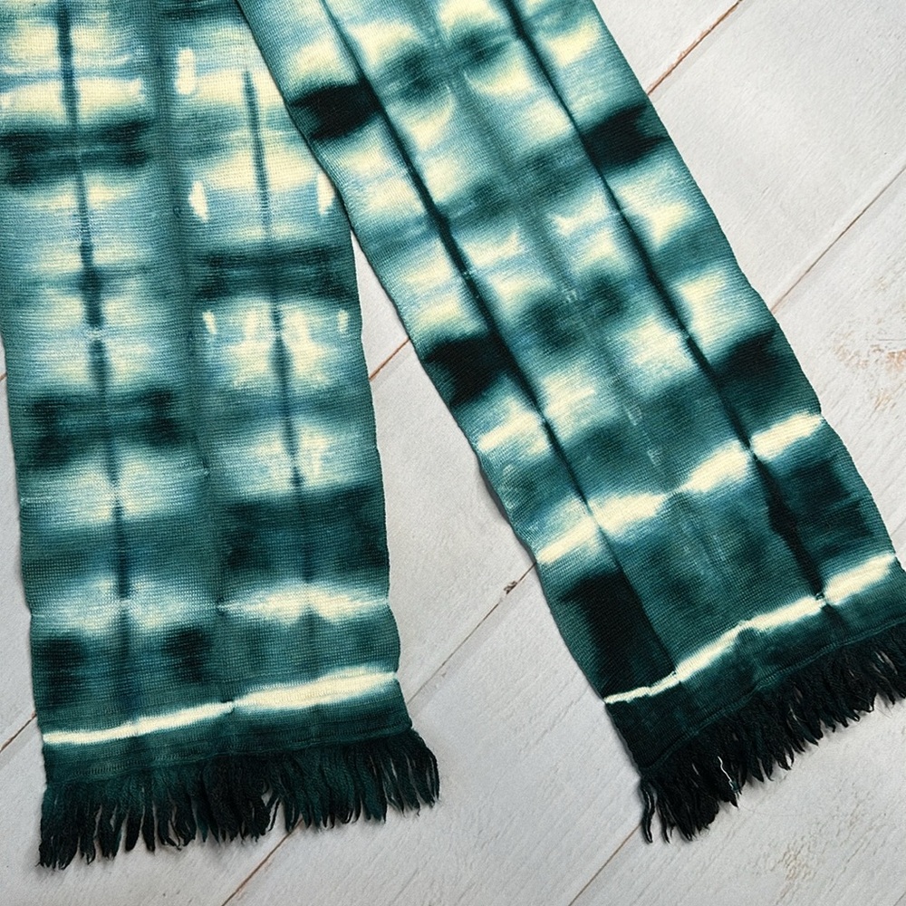 Wool scarf hand dyed green and white - Picture 9 of 12